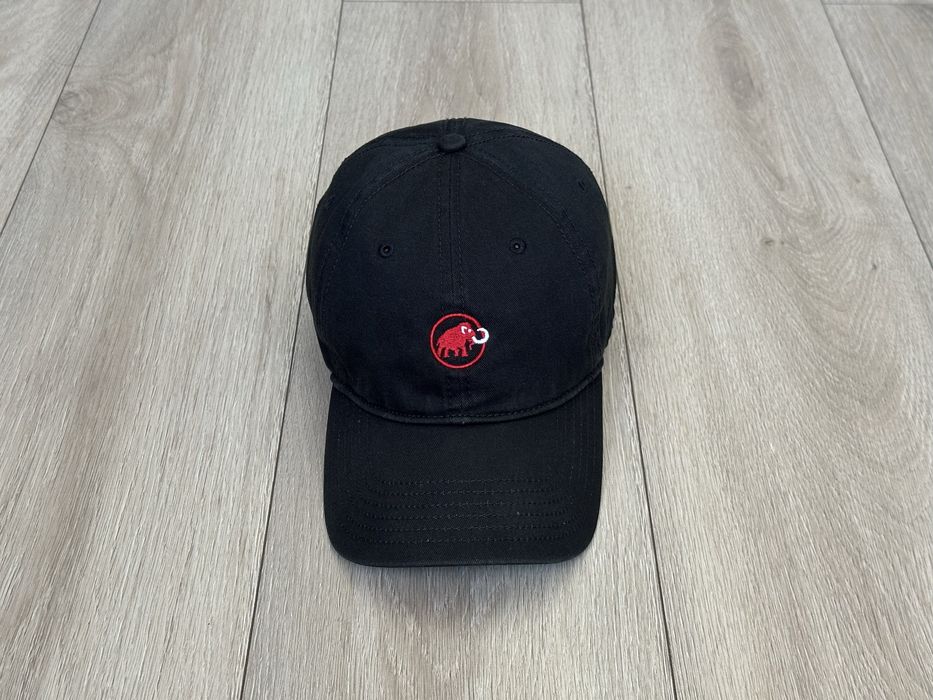 Чорна кепка Mammut