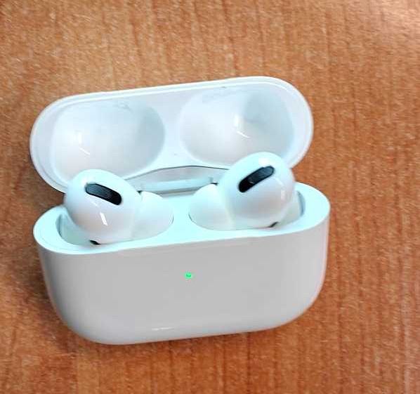 Apple AirPods Pro with Wireless Charging Case – MWP22TY - Branco