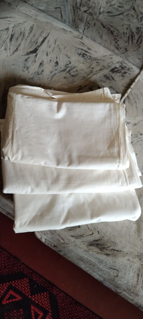 Продам 3 простыни,СССР,б/у,150 грн