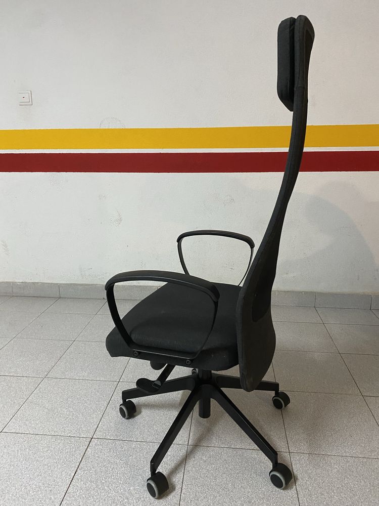 Cadeira de escritorio preta