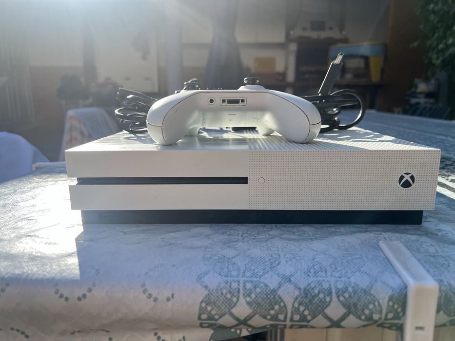 Xbox one s 500G.