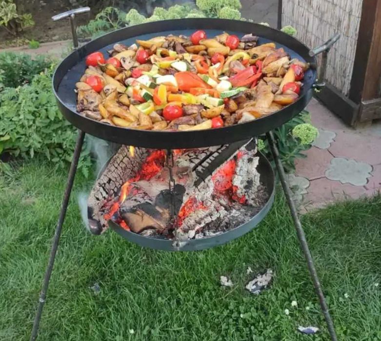 сковорода з диска для пікніка або мангала з кришкою