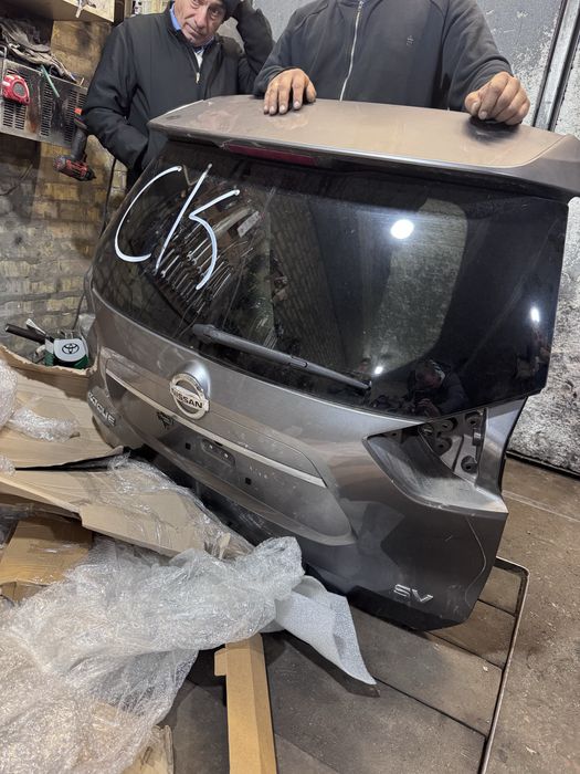 Стекло, дворник, спойлер Nissan Rogue 2019