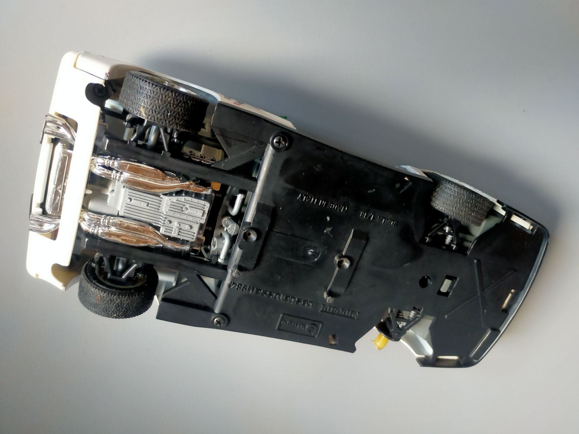 Bburago burago rzadki model Ferrari Testarossa 1984 Italia'90 1:18