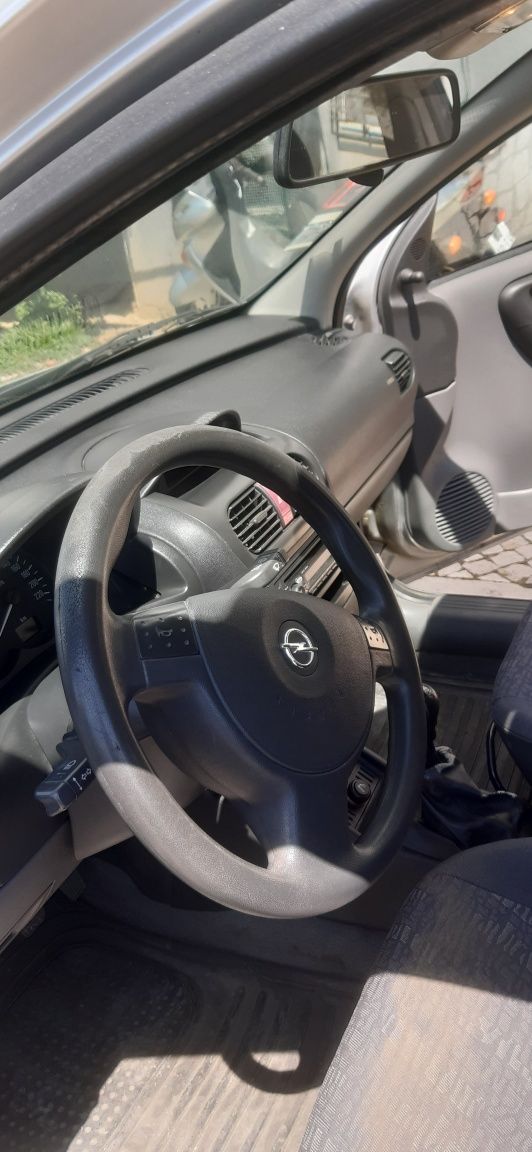 Opel corsa em ótimo estado.