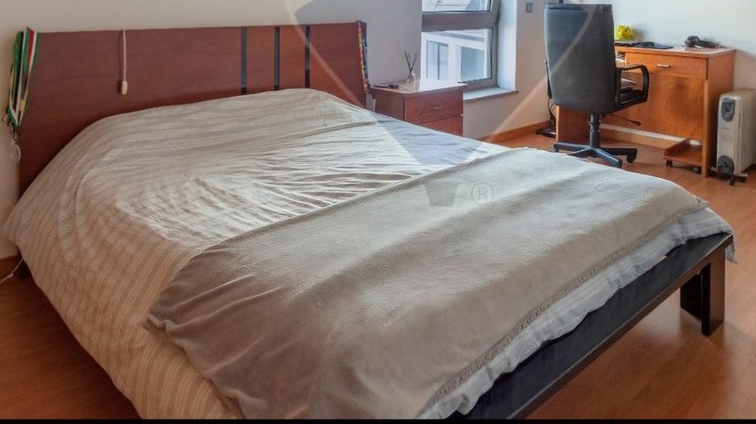 Cama de casal como nova