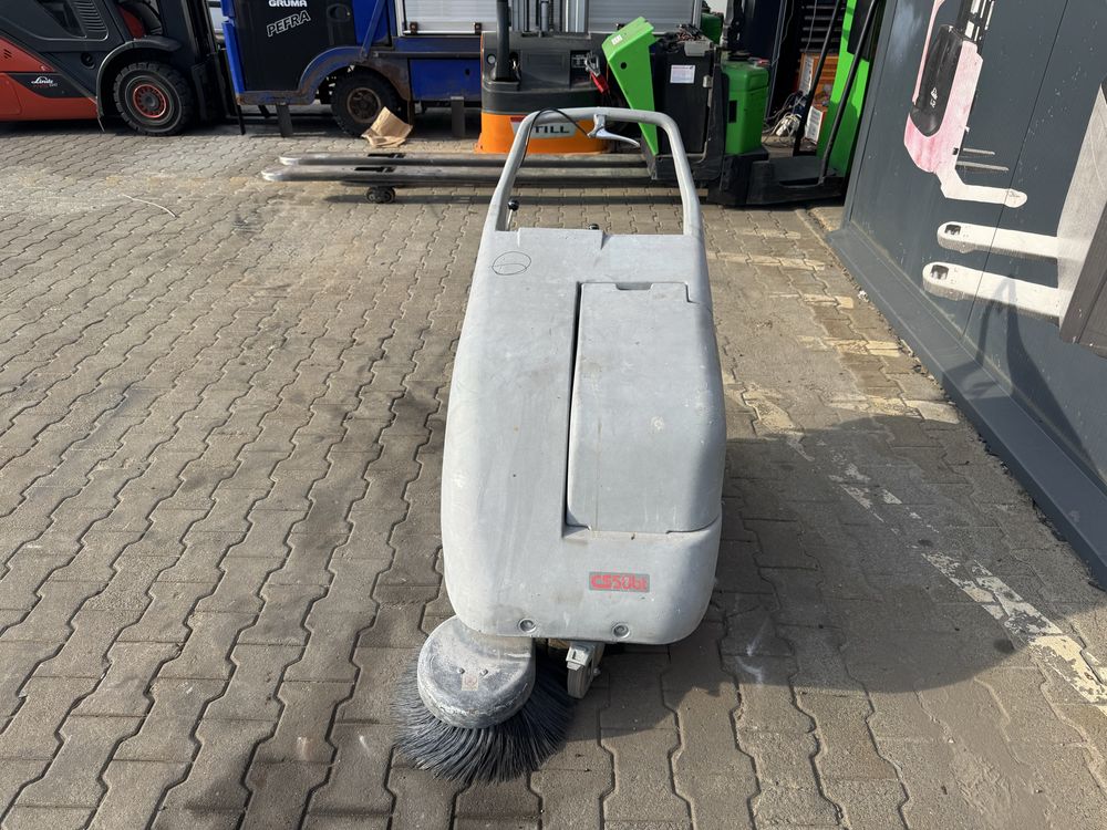 Zamiatarka szorowarka do kostki szorowarka Comoc CS 50 BT 2019