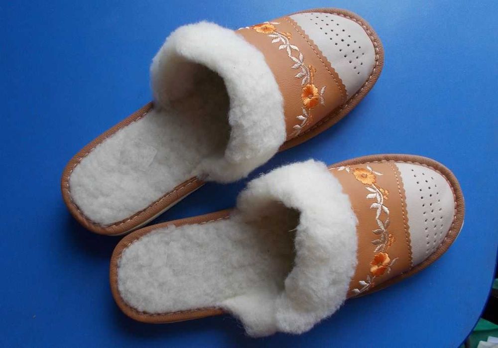 Шкіряні жіночі капці на хутрі