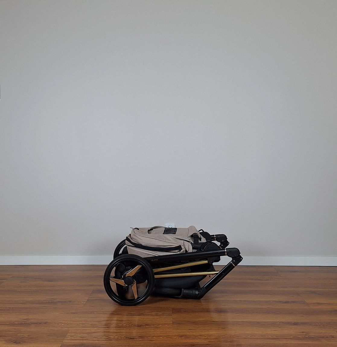 Wózek 4w1 Adamex Blanc Special Edition + fotelik i baza isofix