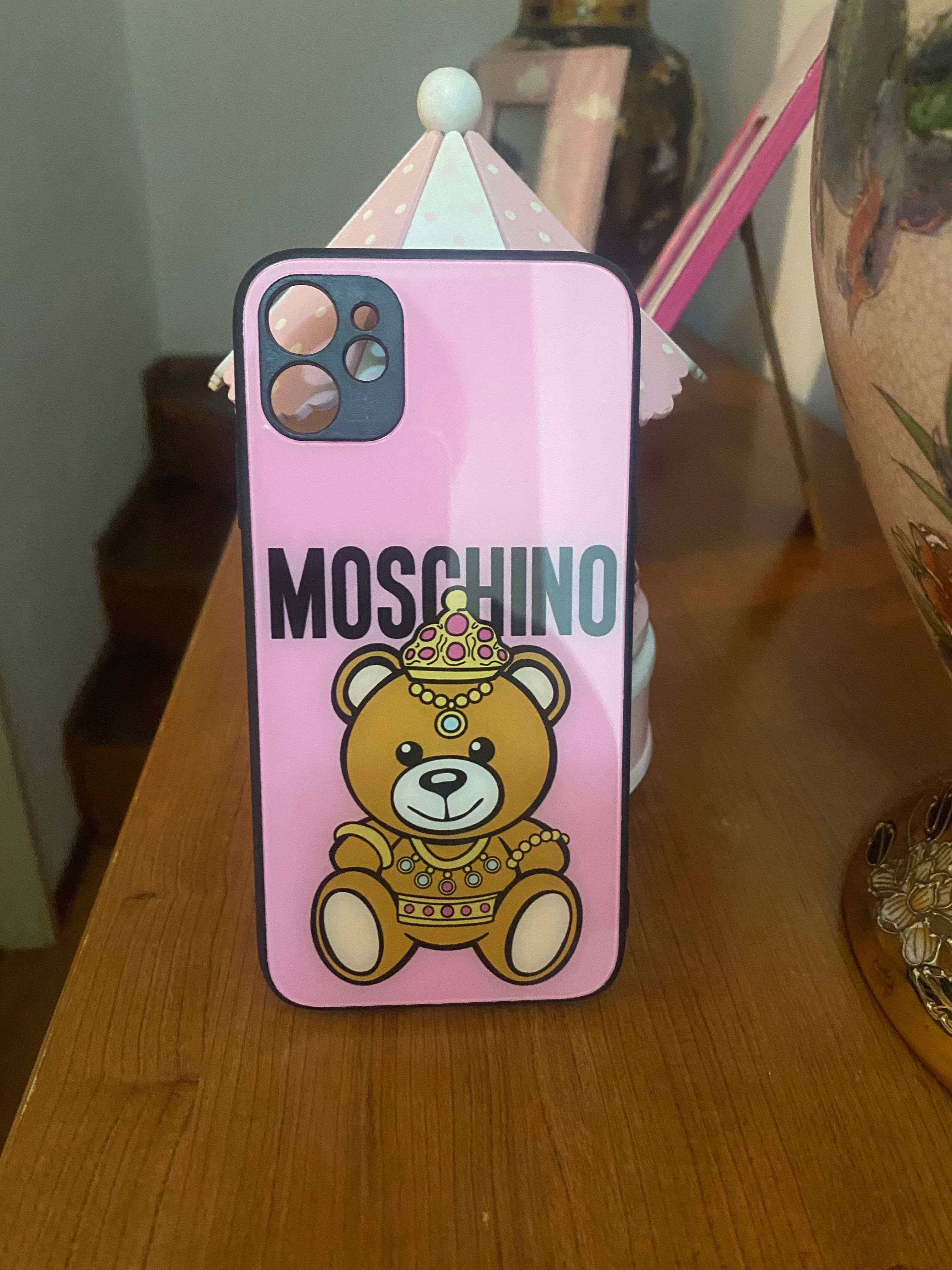 Capa de I phone 11 Moschino