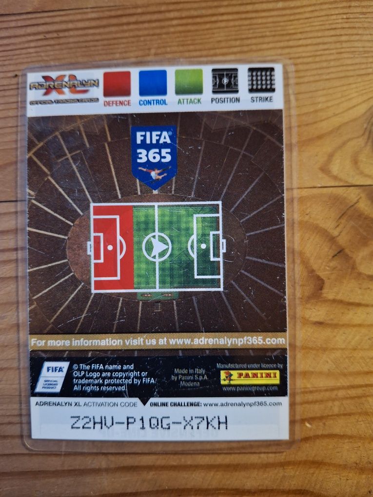 karta piłkarska z serii Panini FIFA 365 Adrenalyn XL.
