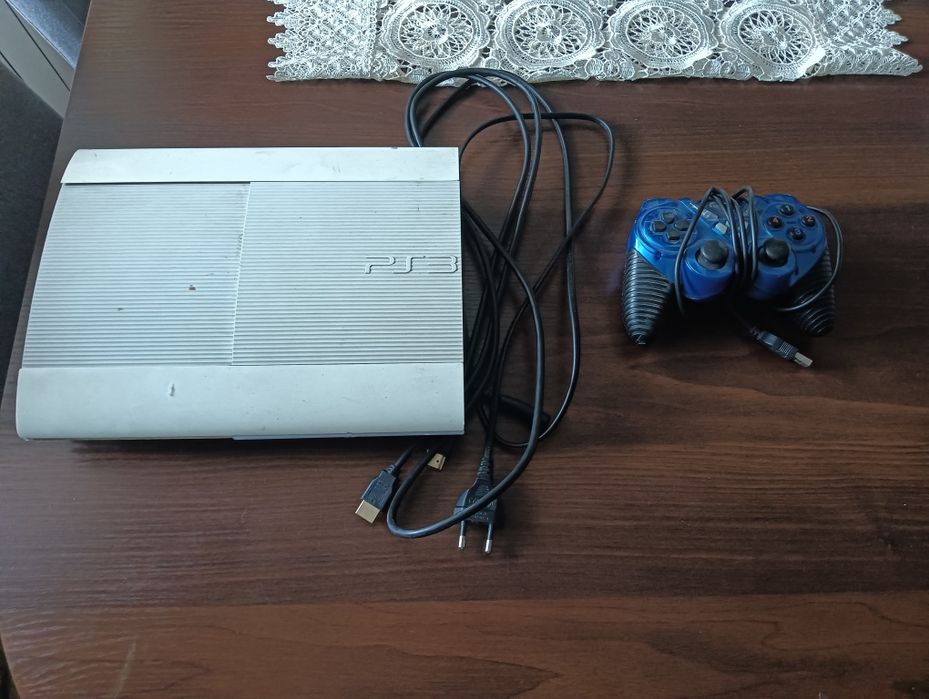 Konsola PS3 z padem