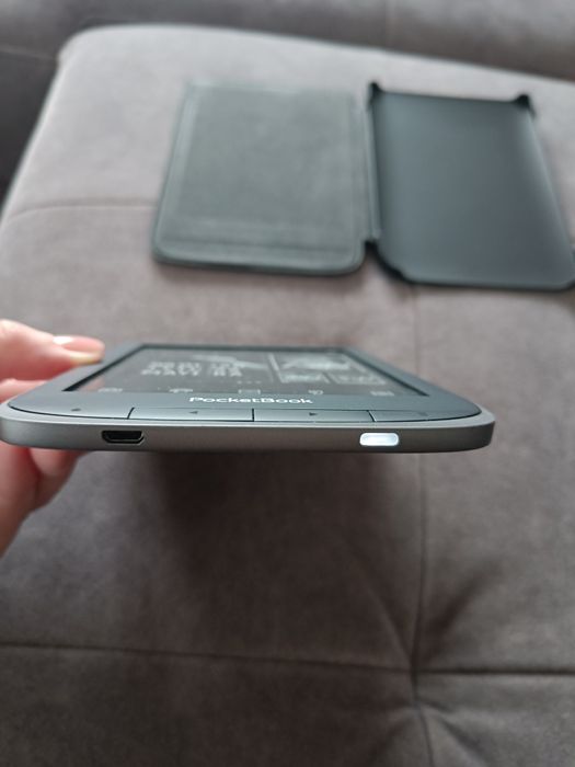 Czytnik PocketBook Touch HD 3 oryginalnym etui