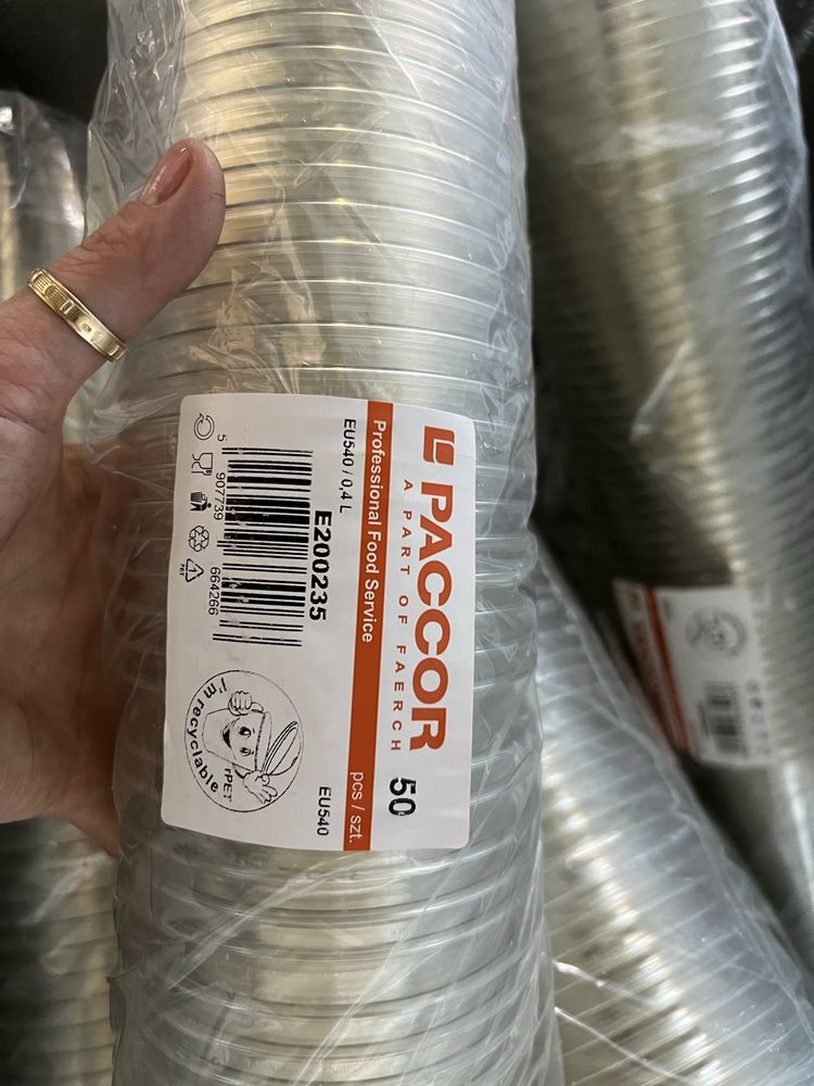 Nowe kubki plastikowe