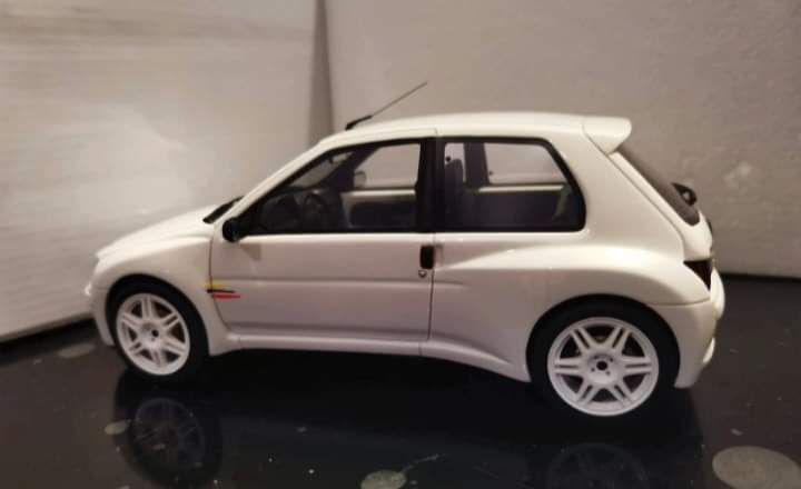 Peugeot 106 rally escala 1/18 Otto mobile (novo em caixa)