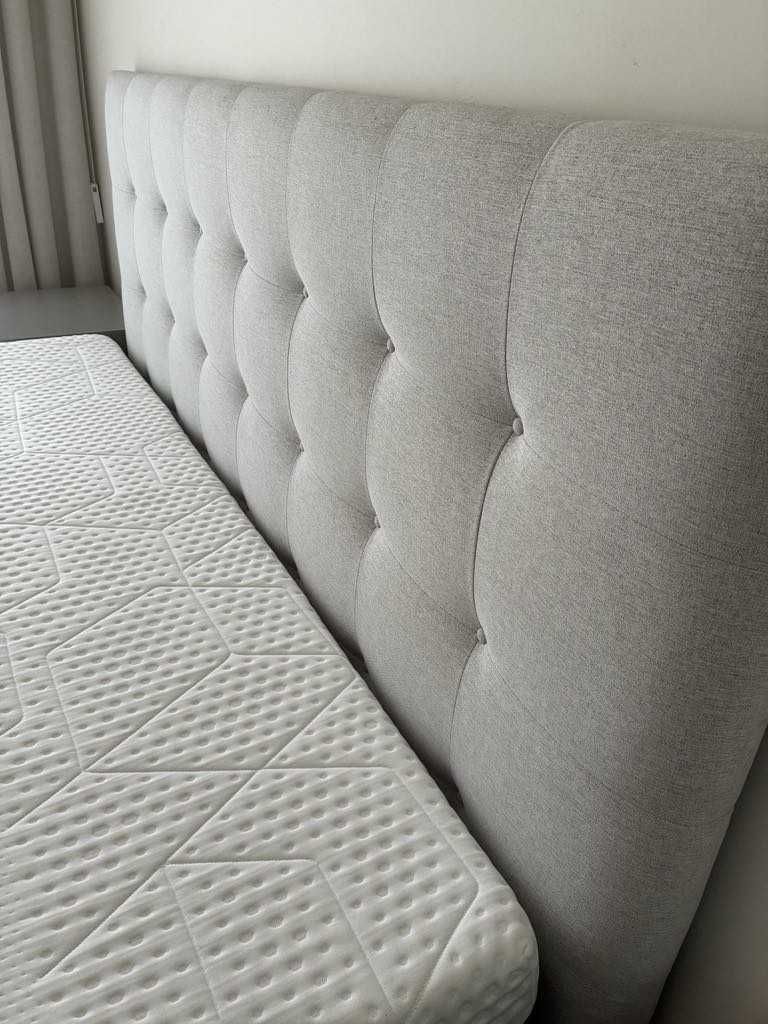 Conjunto Cama king + Colchão Emma + 2 Mesas de Cabeceiras