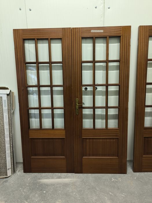 Portas de madeira c/vidro (3 unidades)