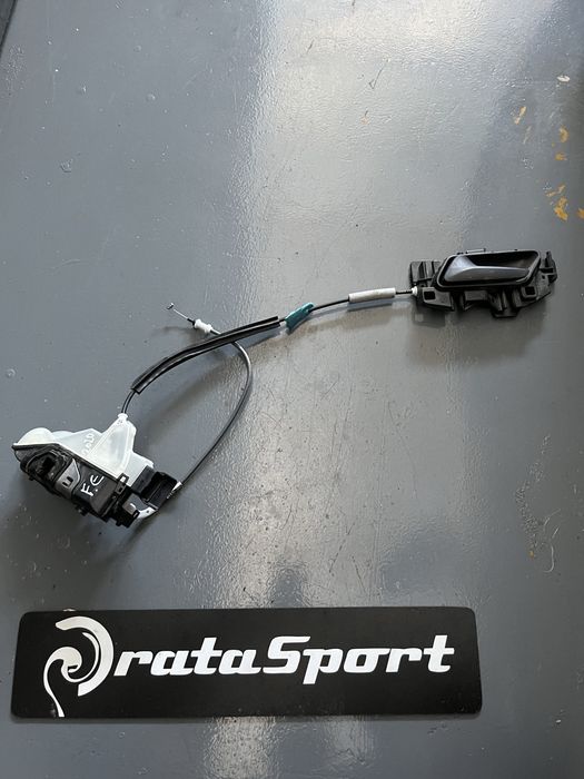 Fechadura  porta frente direito