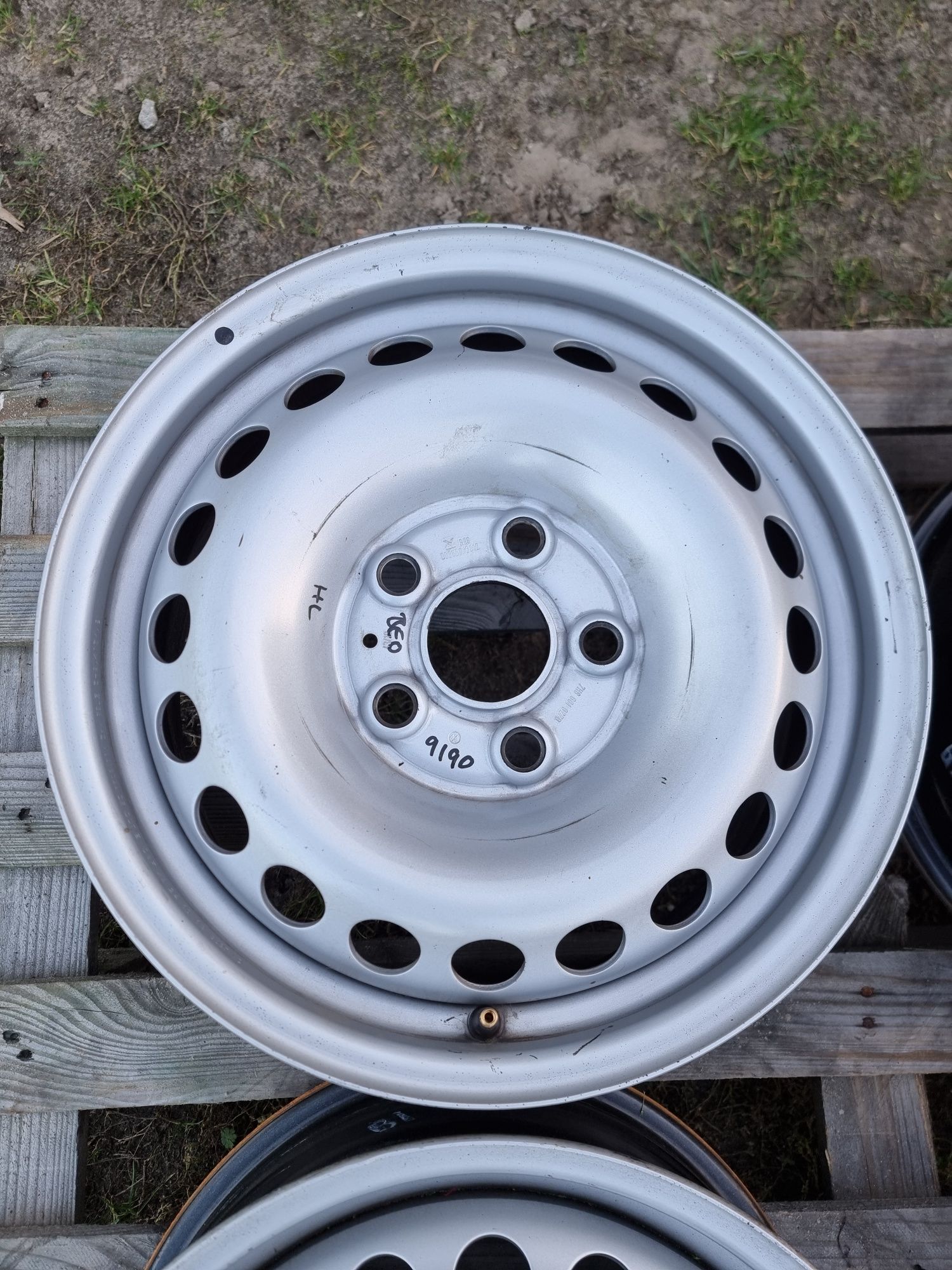 4x Felgi stalowe wzmacniane oryginalne Vw T5,T6 5x120 16"