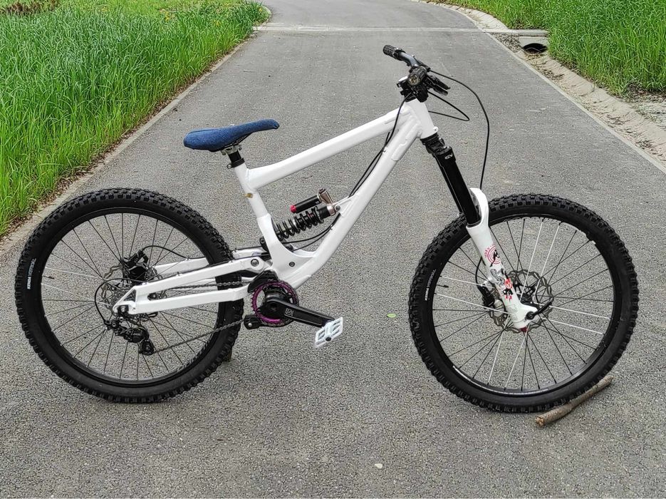 Rower downhill Commencal Supreme v2
