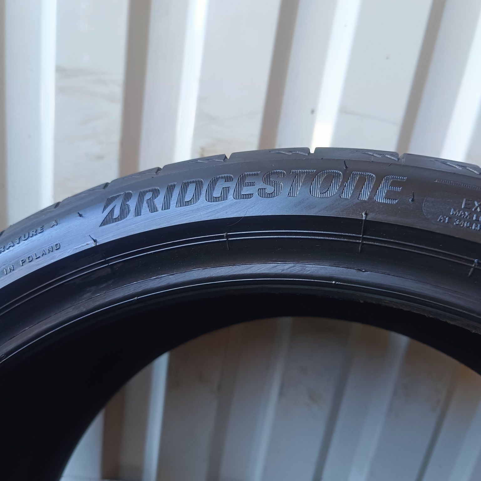 Dwie opony Bridgestone potenza s005 235/35 r19