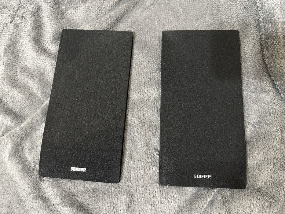 Edifier R1700BTs