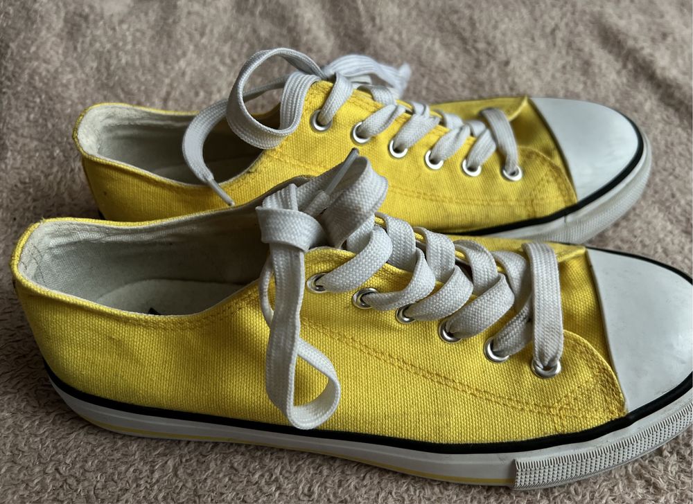 Żółte trampki buty sportowe Vty 39
