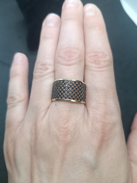 Pierścionek czarne cyrkonie
