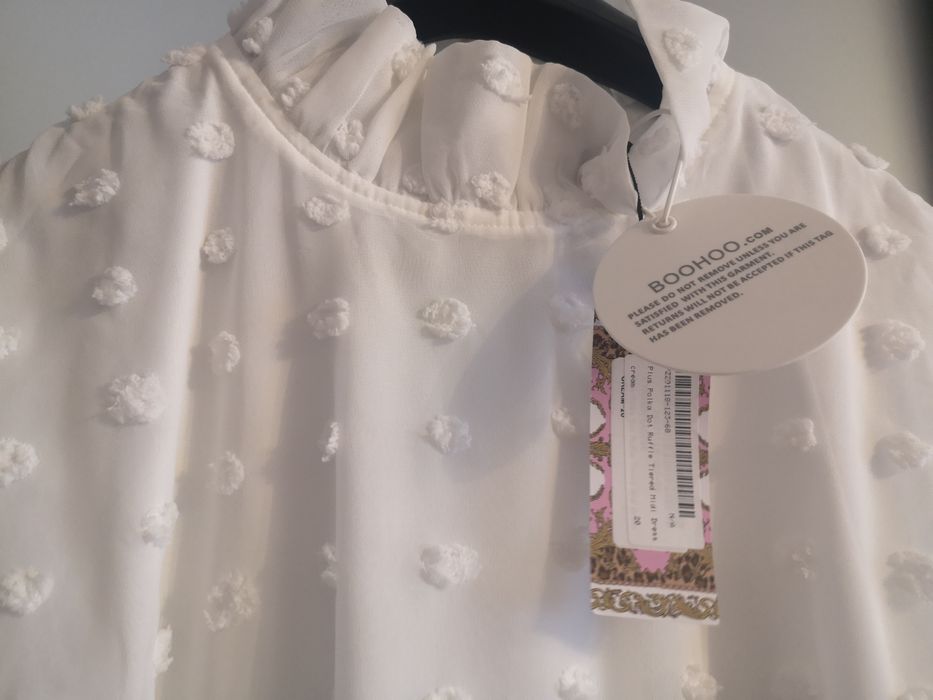 Biała sukienka boho