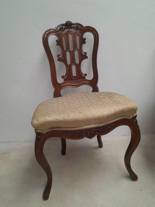 Cadeiras antigas imponentes 1858.