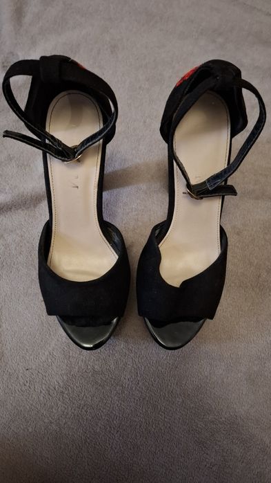 Босоножки  жіночі