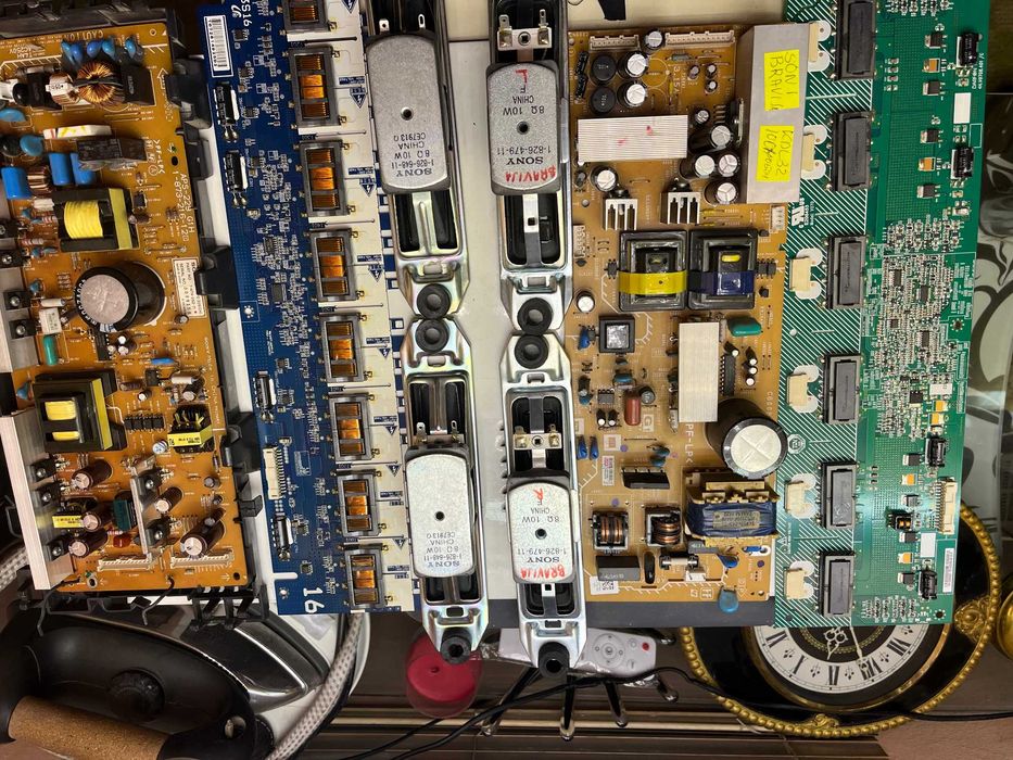 Телевізор Soni Bravia KDL -32 плати і динаміки