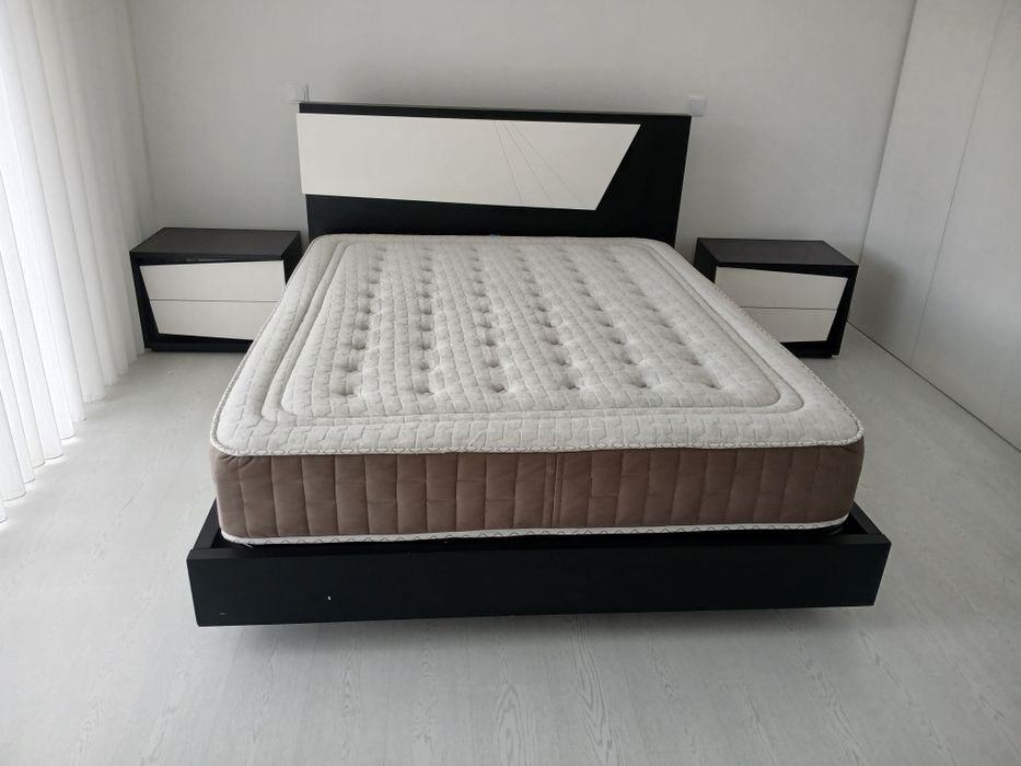 Vendo cama casalcom 2 mesinhas cabeceira