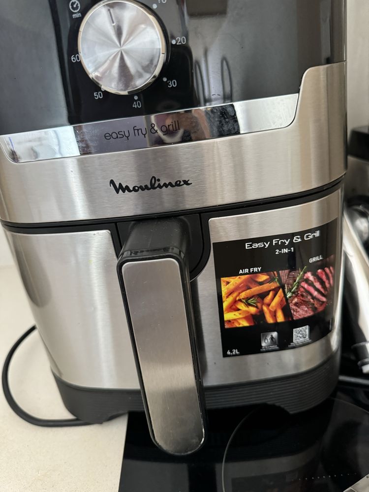 Vendo air fryer com menos de 1 ano de uso