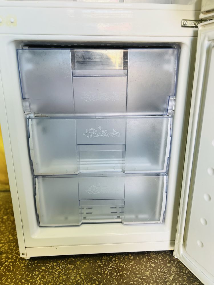 Двухкамерный холодильник BEKO CS328020 узкий 54см