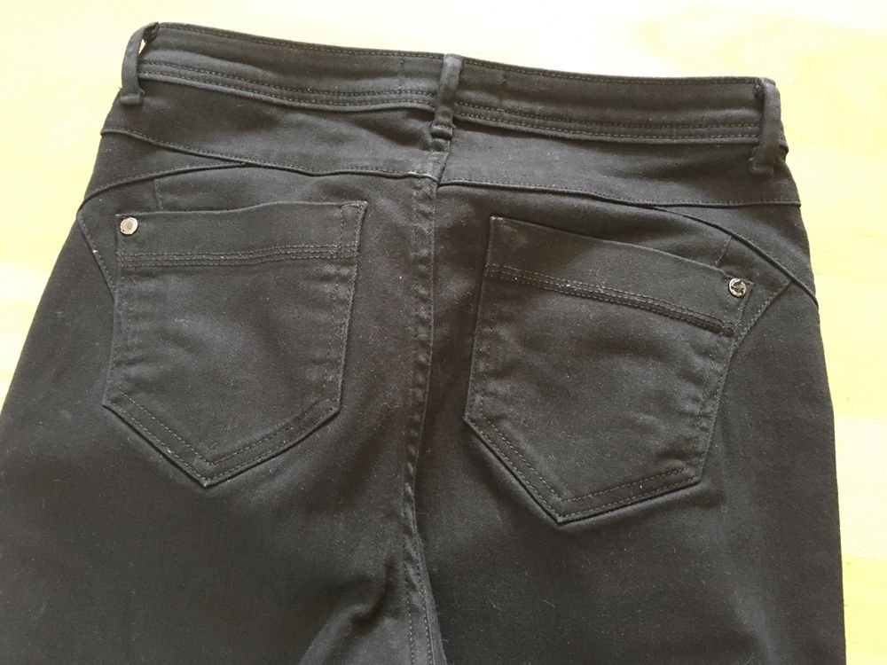 Czarne jeansy bootcut rozmiar 36