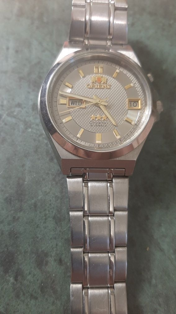 Продам часы ориент оригинал механика