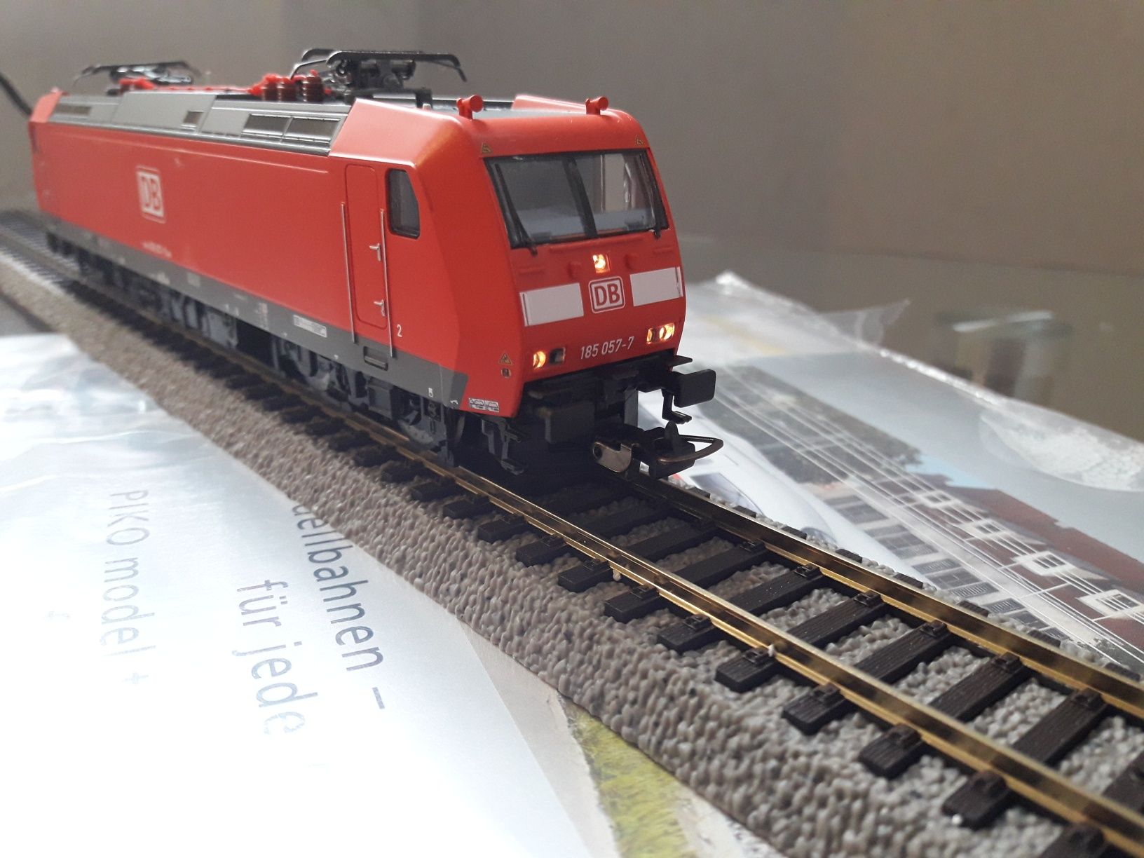 Электровоз Piko BR185  H0(1:87)