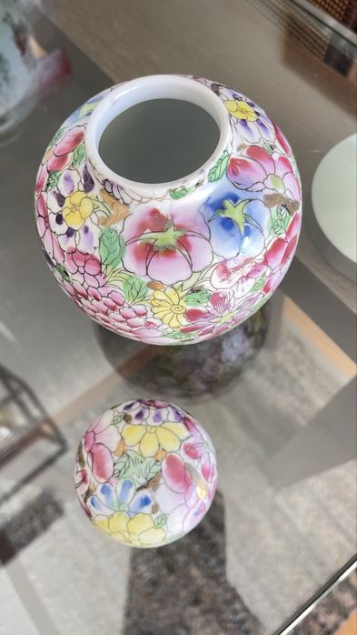 Pote de Macau motivo floral