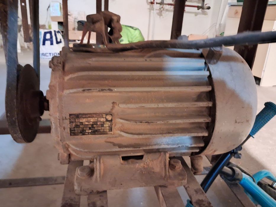 Silnik elektryczny trójfazowy.