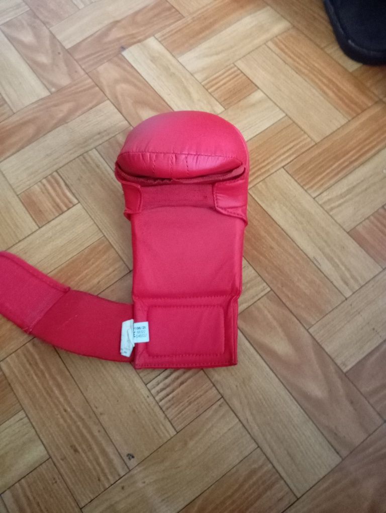 Перчатки карате Адидас WKF