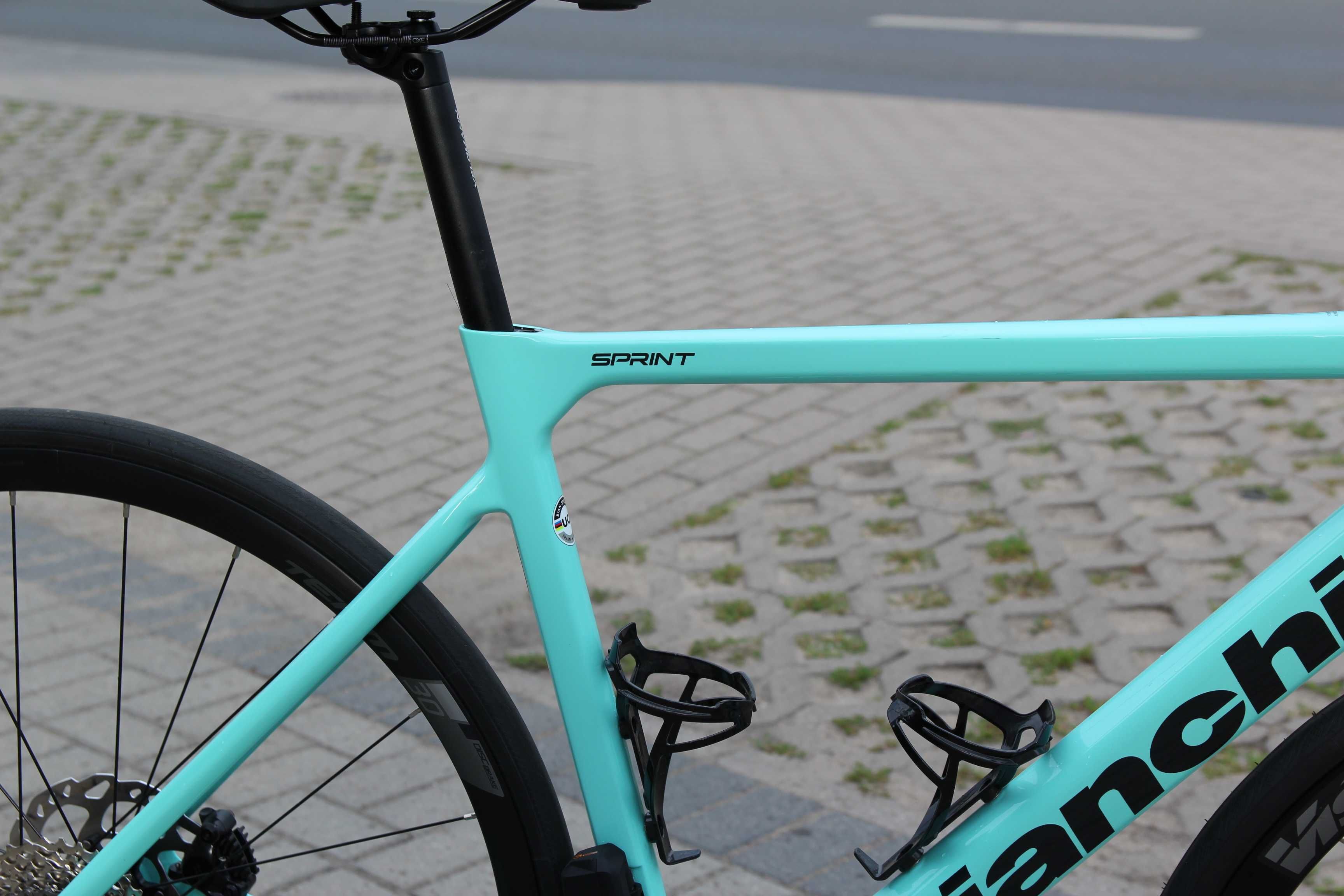 Rower szosowy BIANCHI SPRINT Disc Shimano 105 Di2 2x12, roz 55 Celeste