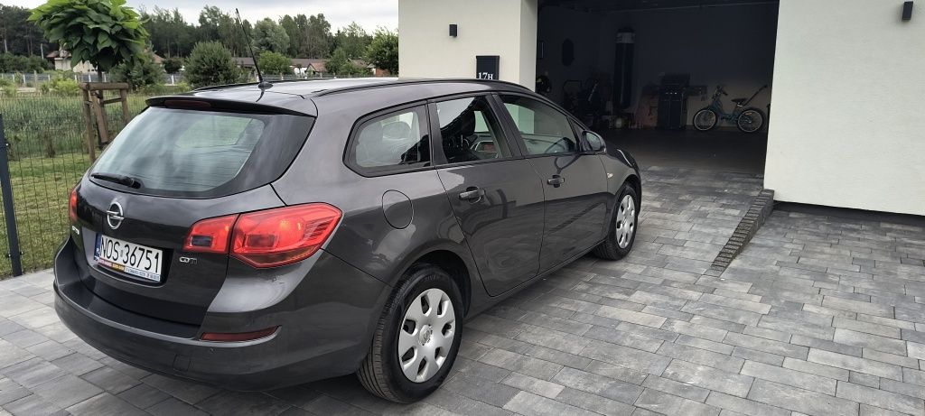 Stan bardzo dobry,auto doinwestowane.