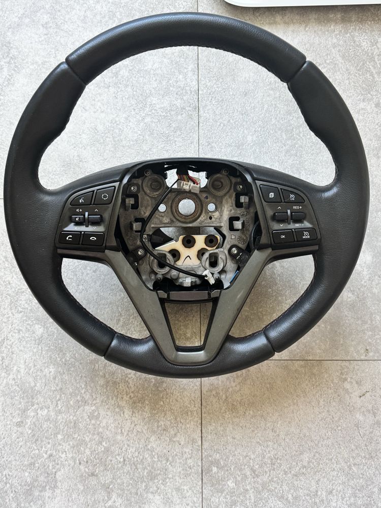 Руль Hyundai Tucson кермо рулевое колесо