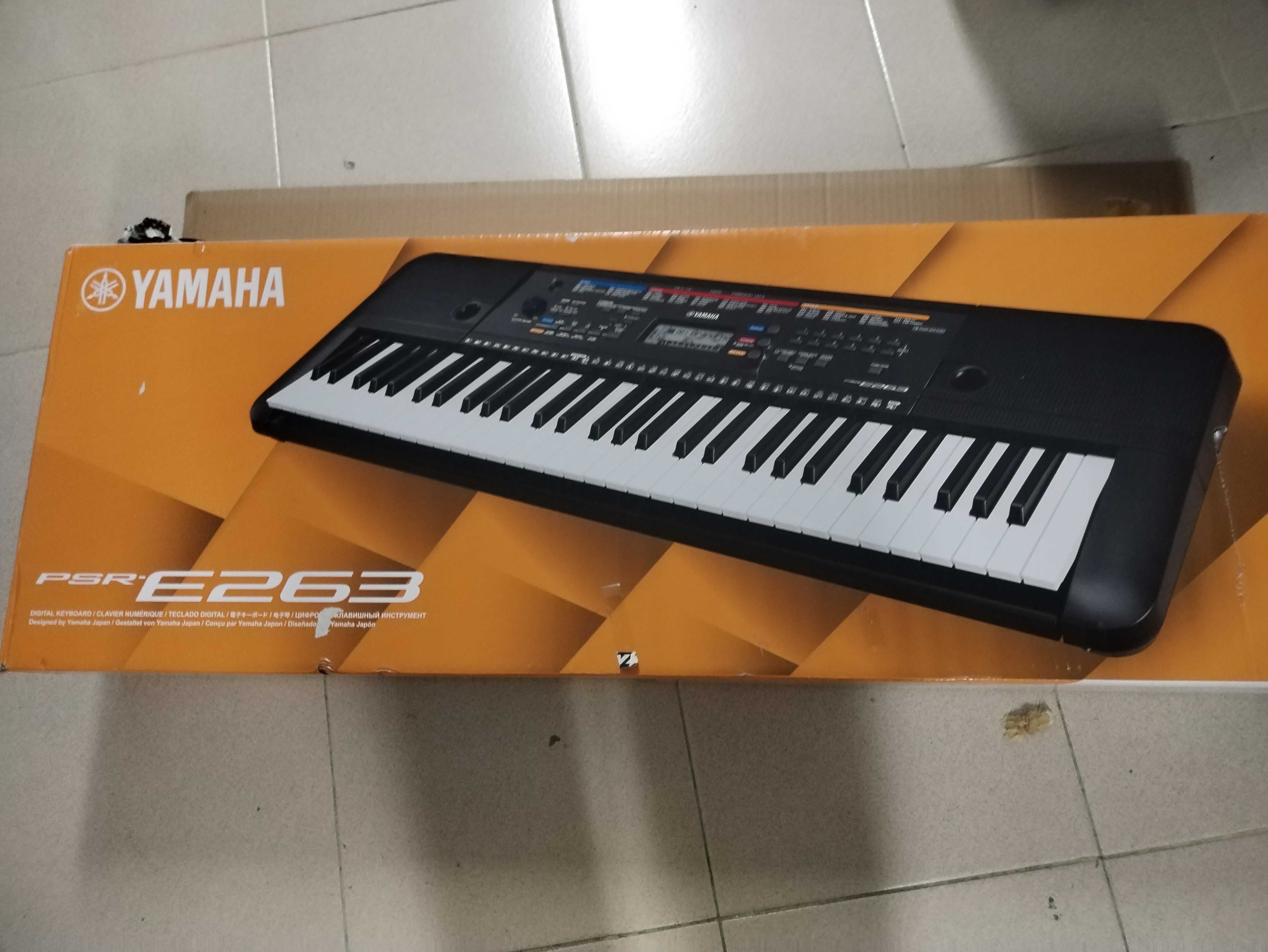 Órgão Yamaha PSR E263