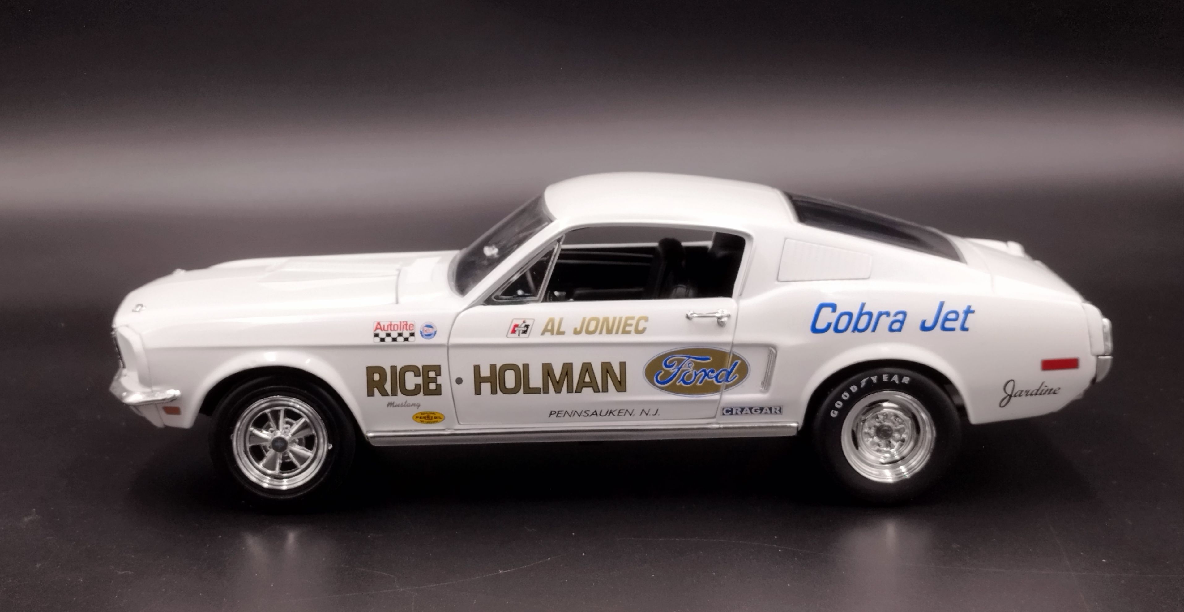 1:18 Auto Word 1968 Ford Mustang S/S Cobra Jet AL Joniec model używany