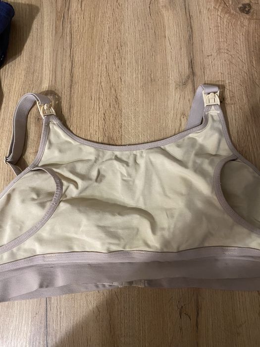 Бюст для годуючих мам