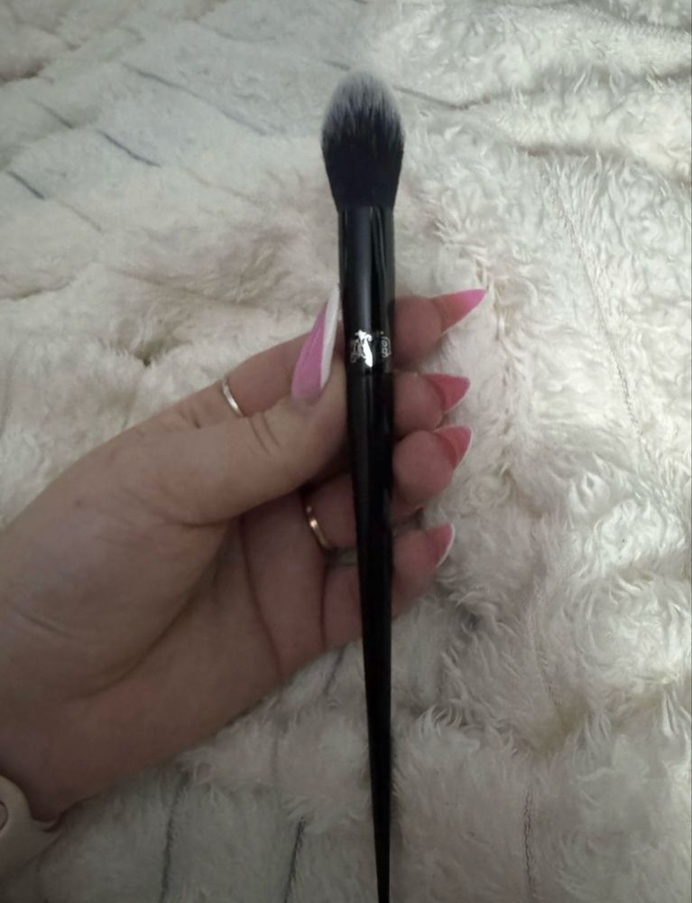 Кисти для макияжа Кисть kat von d для пудры румян хайлайтера скульптор