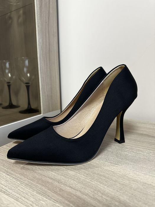 Туфлі човники сатинові 38 р