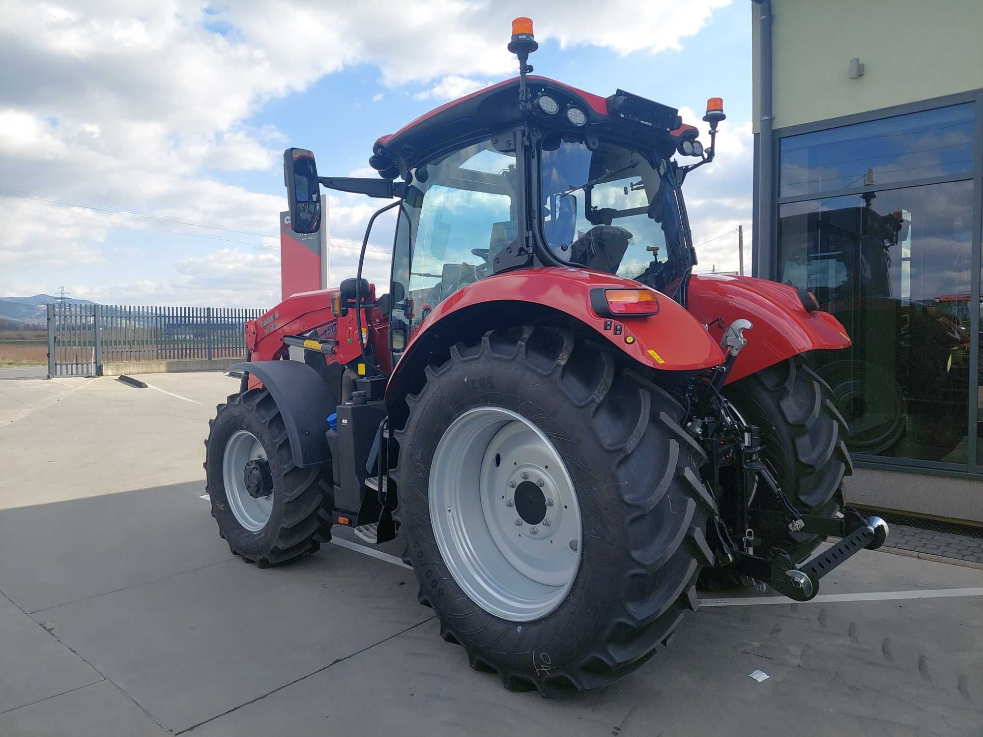 Case IH Maxxum 150 - Przedni Tuz z wałkiem WOM - W opcji Ładowacz